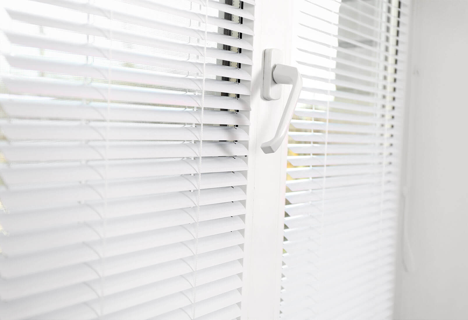 Жалюзи и рулонные шторы